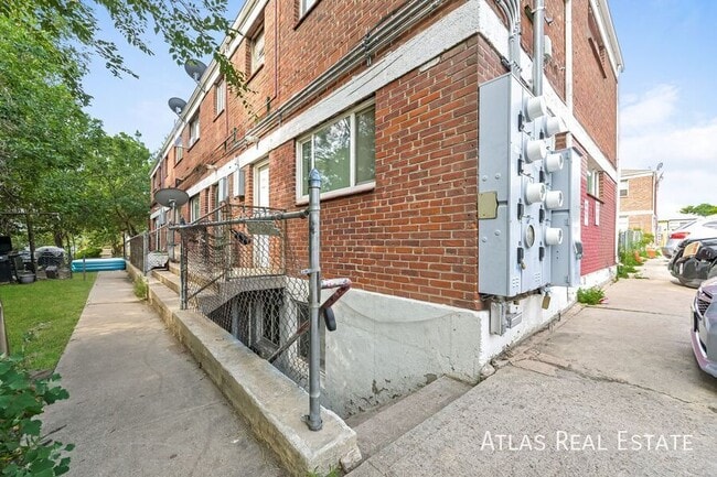 property at 1857 W Mosier Pl