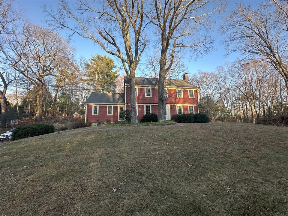 16 Page Farm Rd in Sherborn, MA - Building Photo