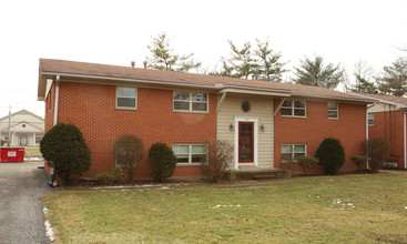 Stafford Apartments in Worthington, OH - Building Photo - Building Photo