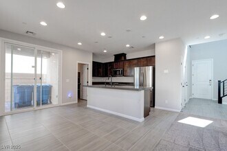 10456 Bagg Ave in Las Vegas, NV - Building Photo - Building Photo