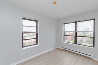 732 W Bittersweet Pl in Chicago, IL - Building Photo - Building Photo