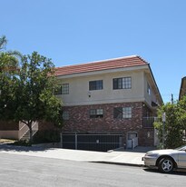 544 E Tujunga Ave in Burbank, CA - Building Photo