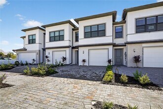 27823 Solis Grande Dr in Bonita Springs, FL - Building Photo - Building Photo