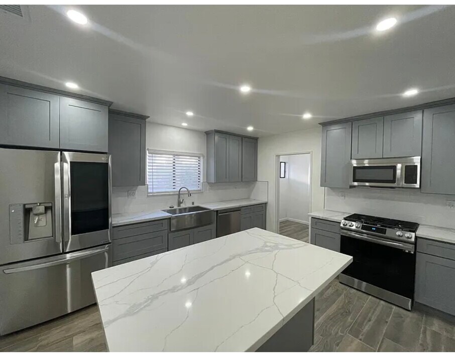 5206 Range View Ave in Los Angeles, CA - Building Photo