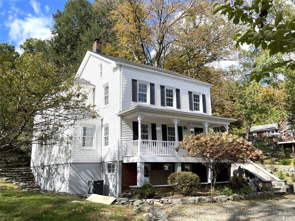 130 Old Mt Kisco Rd in Armonk, NY - Foto de edificio