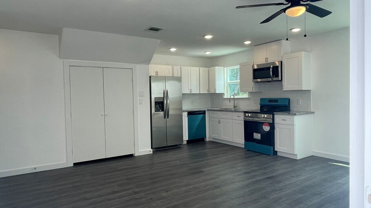 9531 Everglade Dr in Houston, TX - Building Photo