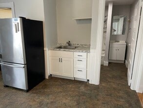 172 Division St, Unit 2 nd floor in Pawtucket, RI - Building Photo - Building Photo