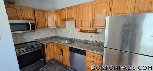 5 Sutton St, Unit 3A