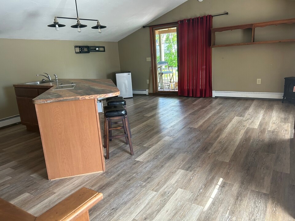 11 Cotton Ct, Unit Studio in Diamond Point, NY - Building Photo