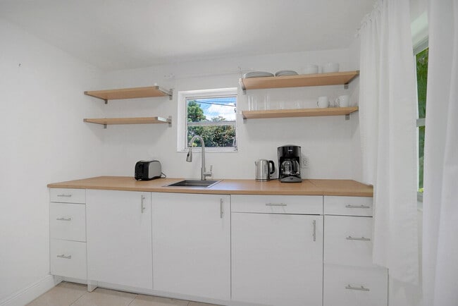 1032 SW 10th Ave in Miami, FL - Building Photo - Building Photo