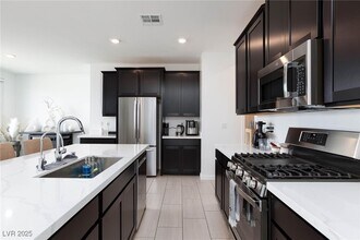 7792 Vino Vranec Ct in Las Vegas, NV - Foto de edificio - Building Photo