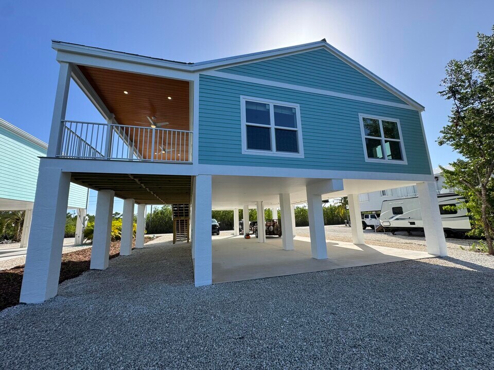 27355 Guadaloupe Ln in Summerland Key, FL - Building Photo