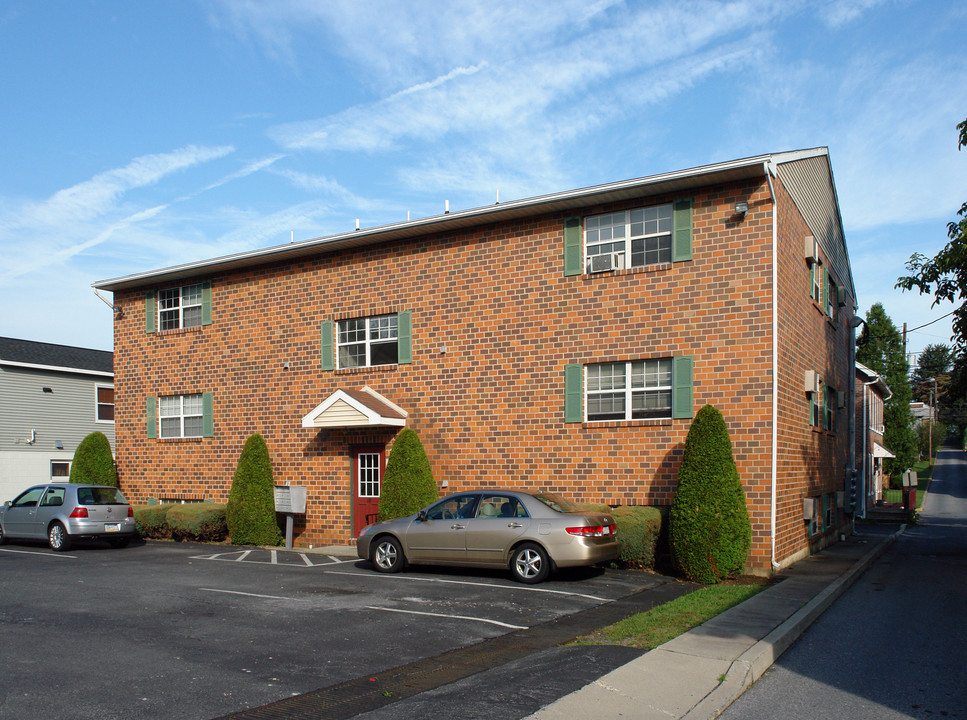 18 Cherry St in Emmaus, PA - Foto de edificio