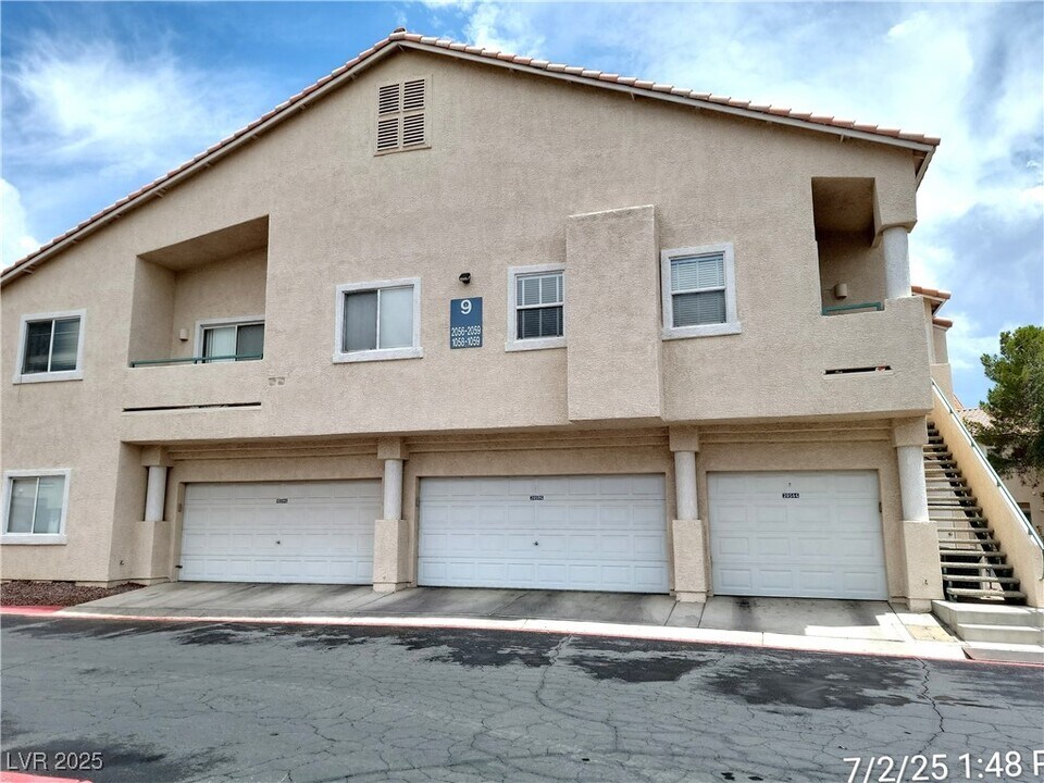 7450 S Eastern Ave in Las Vegas, NV - Building Photo
