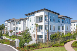 Drift at Town Center East Apartments in Jacksonville, FL - Building Photo - Building Photo