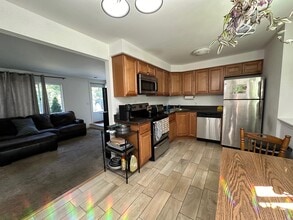 40 A Melrose Ave in East Northport, NY - Building Photo - Building Photo
