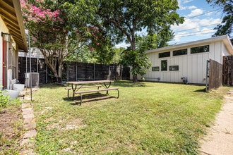 1030 Mt Auburn Ave in Dallas, TX - Building Photo - Building Photo
