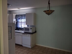 5516 Lakeshore Dr in Columbia, SC - Building Photo - Building Photo