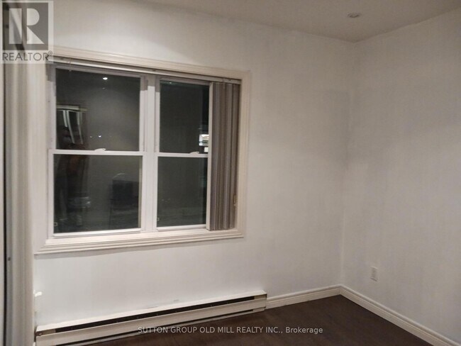 293 Queenston Rd in Hamilton, ON - Building Photo - Building Photo