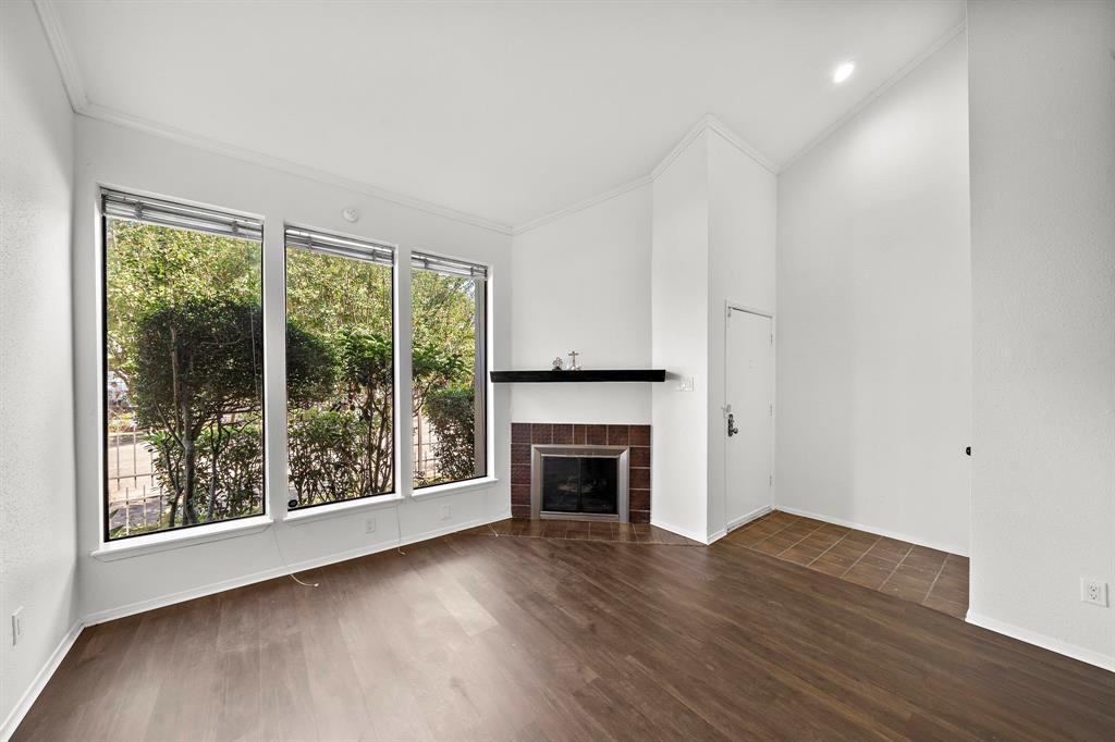 8020 Braesmain Dr in Houston, TX - Building Photo