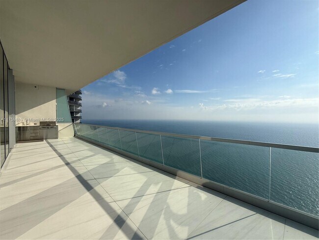 18501 Collins Ave, Unit 4904 in Sunny Isles Beach, FL - Building Photo - Building Photo