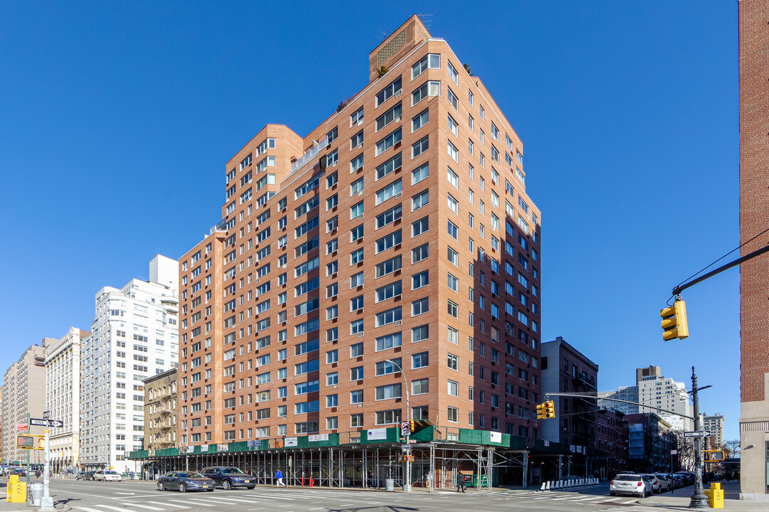 Century Towers in New York, NY - Building Photo