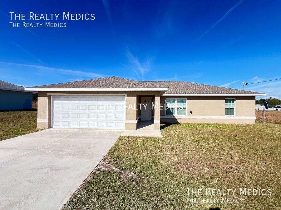 53 Maple Dr in Ocklawaha, FL - Building Photo