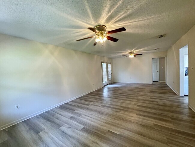 904 Canyon Ct in Hinesville, GA - Building Photo - Building Photo