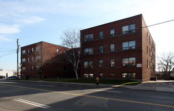 Eglinton Terrace in Toronto, ON - Building Photo - Building Photo