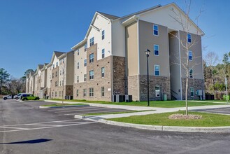 Tate Commons in New Bern, NC - Foto de edificio - Building Photo