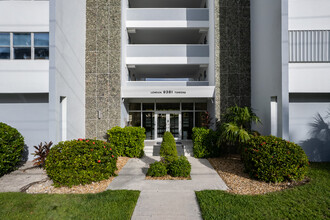 London Tower in Miami Beach, FL - Building Photo - Building Photo