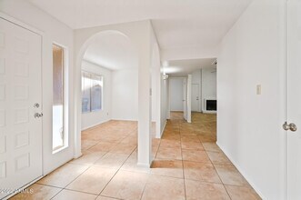 2602 W Winchcomb Dr in Phoenix, AZ - Building Photo - Building Photo