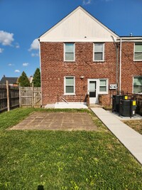 5560 Midwood Ave photo'