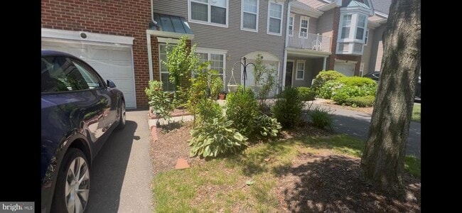 property at 9 Henry Ct