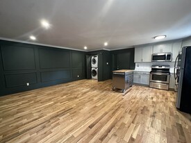 718 E Maple Ave, Unit N Apartamentos