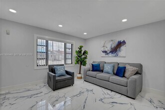895 W 39th Pl in Hialeah, FL - Building Photo - Building Photo