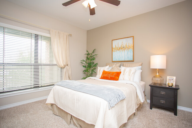 Lakeside 121 Apartments in Lewisville, TX - Foto de edificio - Interior Photo