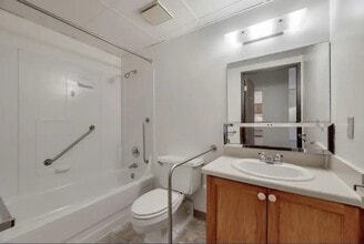 180 Colony Dr S in Saginaw, MI - Building Photo - Building Photo