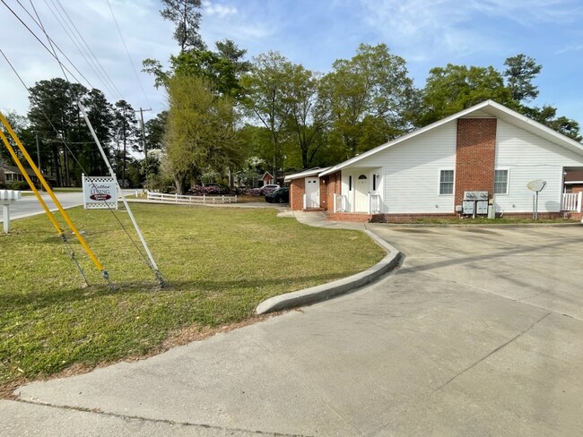 201 Better Living Ct, Unit 203 in Orangeburg, SC - Foto de edificio - Building Photo