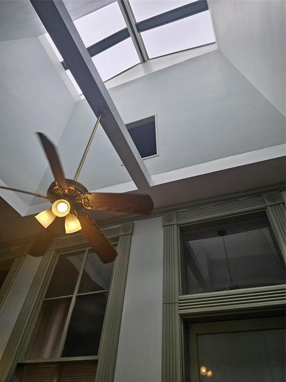 2116 1/2 The Strand in Galveston, TX - Building Photo - Building Photo