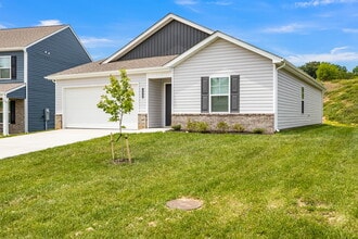 1248 Cherry Grv in Greeneville, TN - Foto de edificio - Building Photo