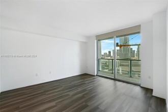 55 SE 6th St, Unit 2105 in Miami, FL - Building Photo - Building Photo