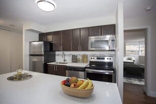 675 Richmond in London, ON - Building Photo