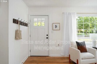9048 SE Alder St in Portland, OR - Building Photo - Building Photo