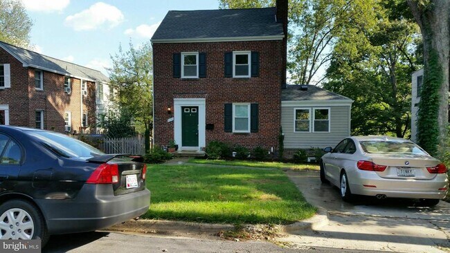 114 Hamilton Ave in Silver Spring, MD - Building Photo - Building Photo