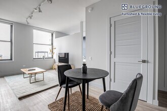 330 S Wells St in Chicago, IL - Building Photo - Building Photo