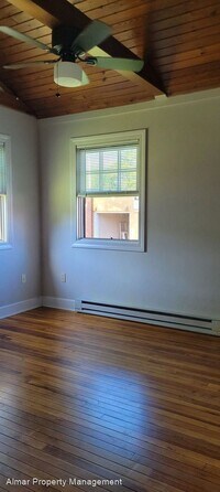 724 S Summit St photo'