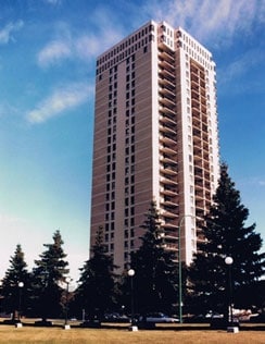 Evergreen Towers in Winnipeg, MB - Building Photo