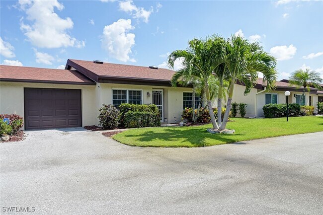 164 Cypress Way E in Naples, FL - Building Photo - Building Photo