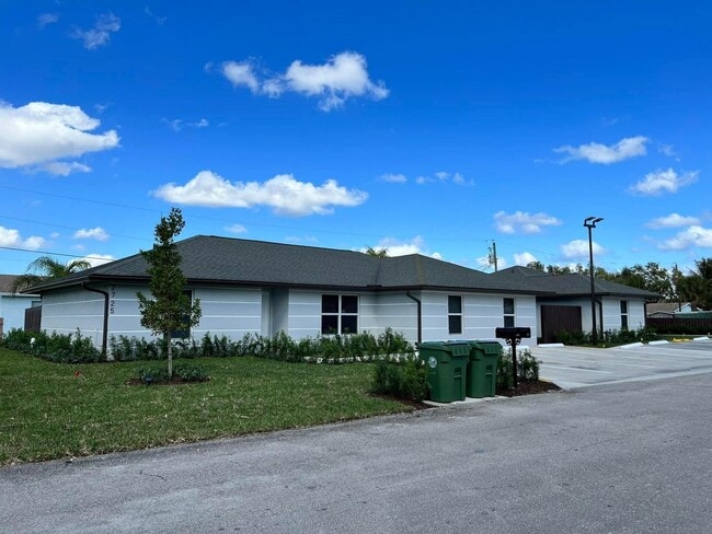 2725 Prairie Ln